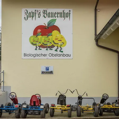 Zapfs Bauernhof Apfelbluete *
